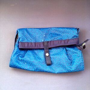 LULULEMON travel/gym toiletry bag RARE